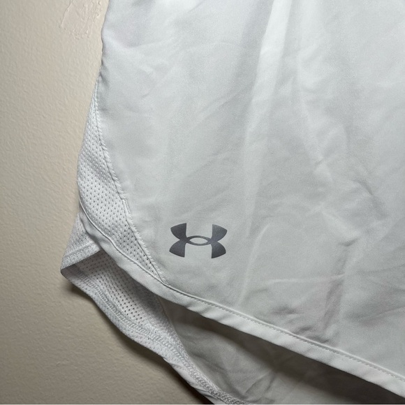 Under Armour Women's White Athletic Shorts XL - Picture 3 of 16